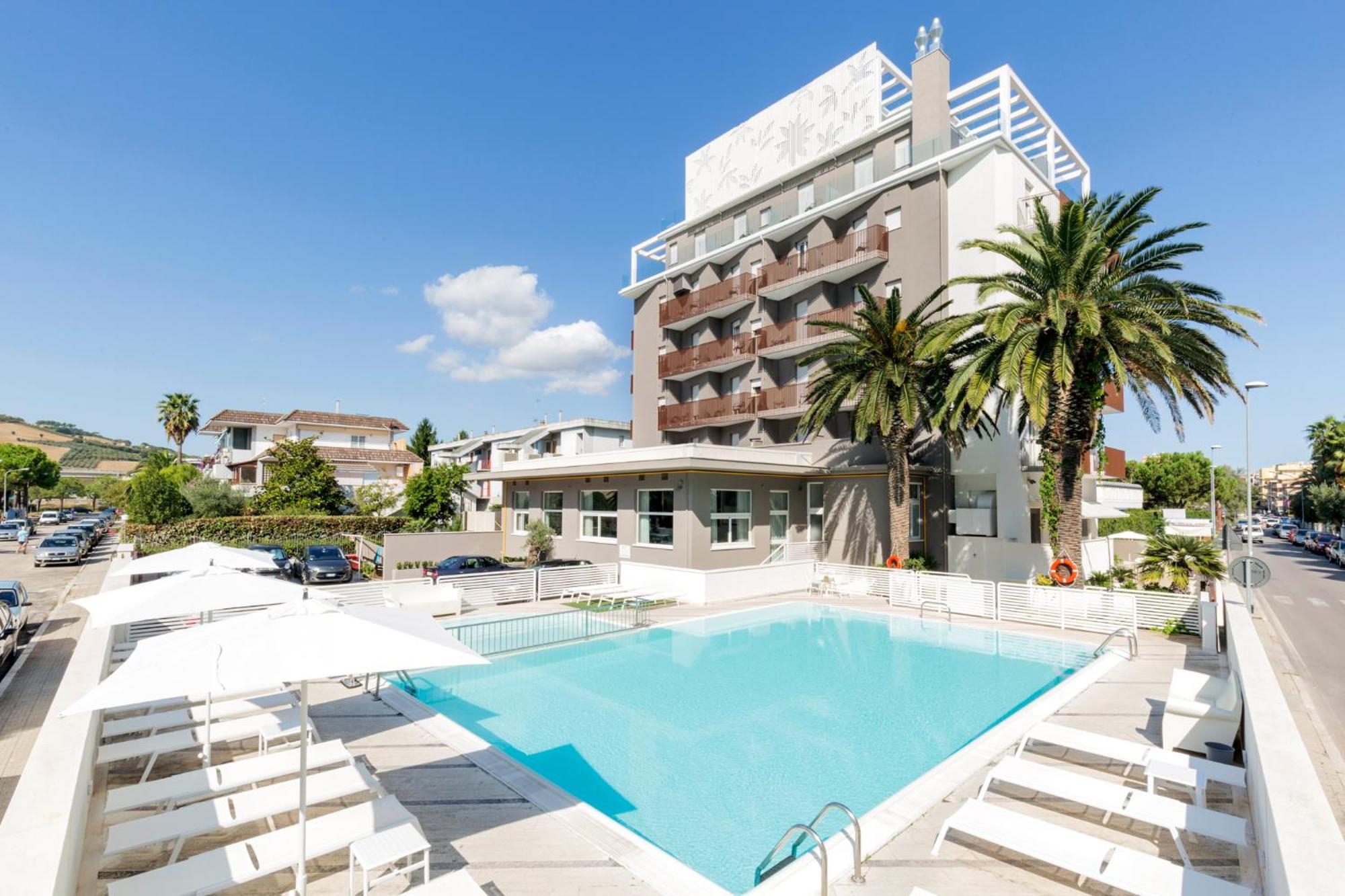 Hotel Bernard San Benedetto del Tronto Exterior photo