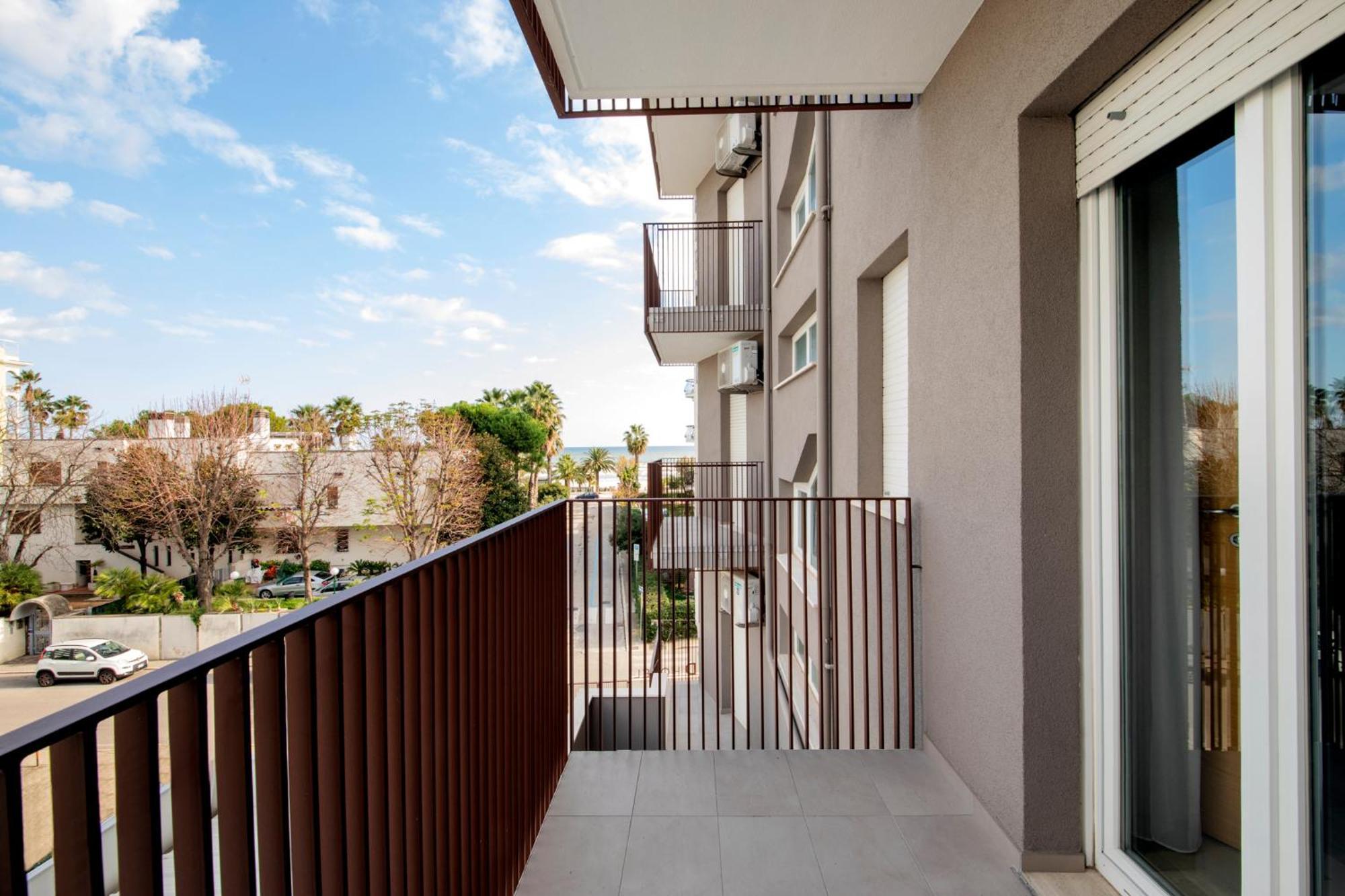 Hotel Bernard San Benedetto del Tronto Exterior photo