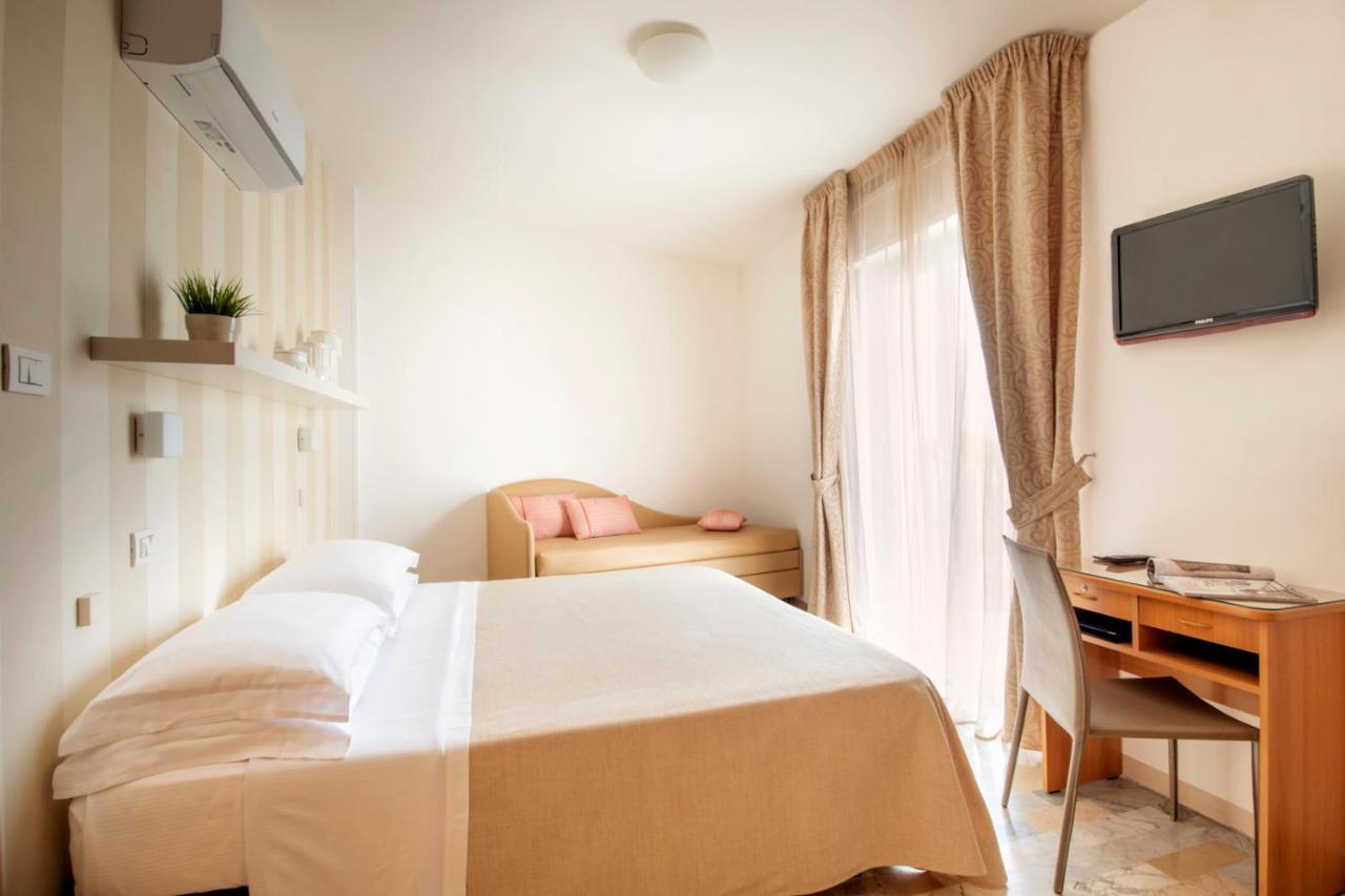 Hotel Bernard San Benedetto del Tronto Exterior photo